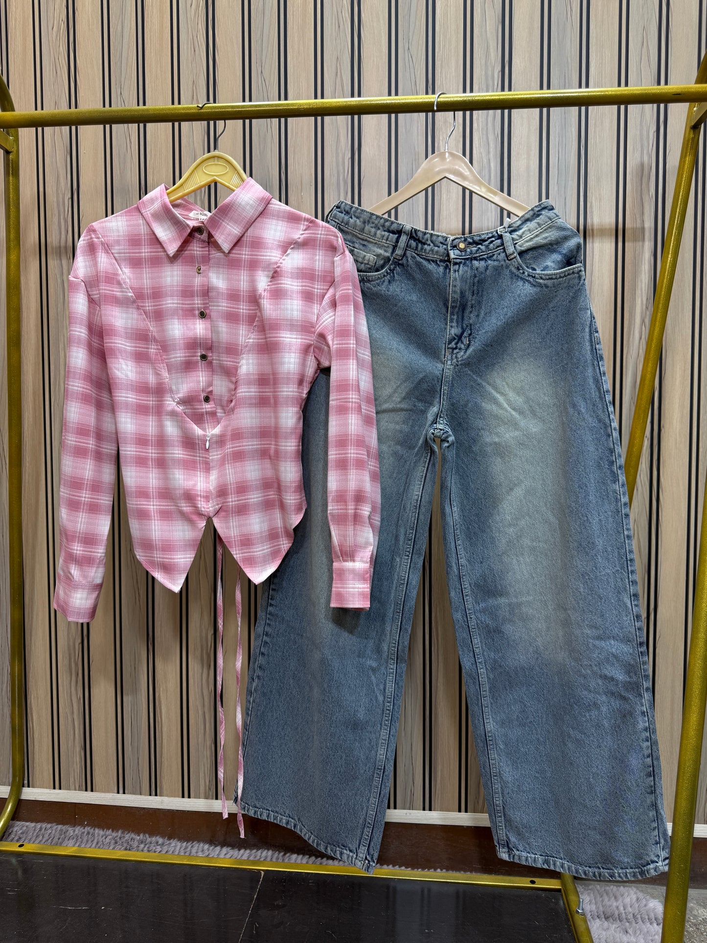 Viral Fitted Check Shirts With Jeans Combo